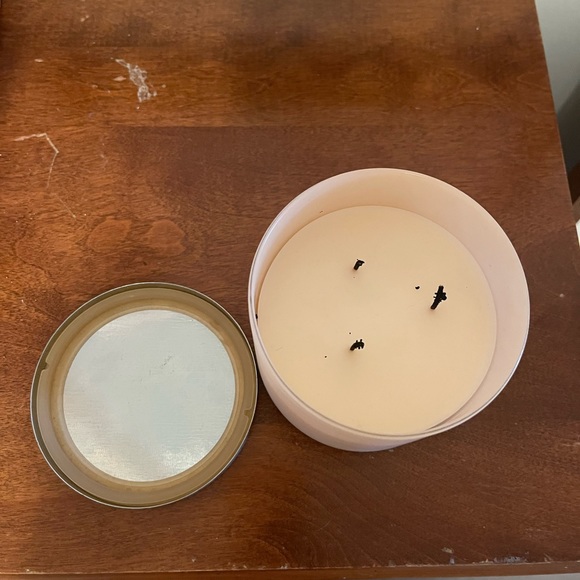 Bath and Body Works Pink Petal Tea Cake Candle - Picture 3 of 3